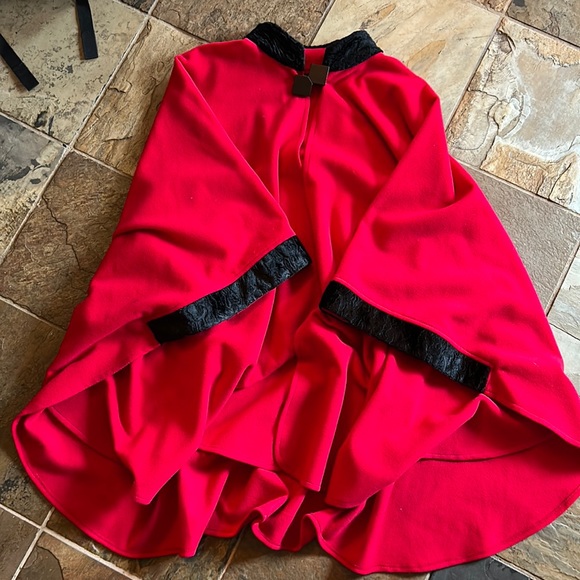 Red vintage poncho/cape - Picture 1 of 3